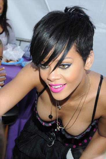 Rihanna - Rihanna8.bmp