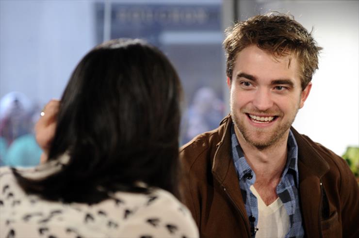 Robert Pattinson - RobertPattinsonHQTodayShowStills17.jpg