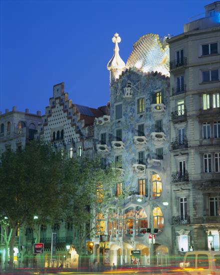 Gaudi - Kamieniczki w Barcelonie - 5c2ce483dfe9.jpg