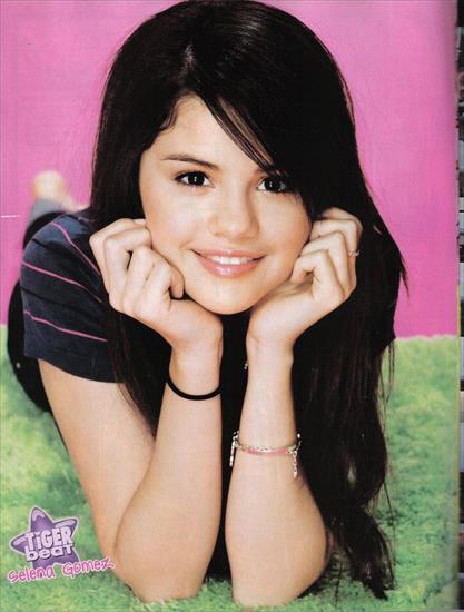 Selena Gomez - selena_gomez_1197056499.jpg