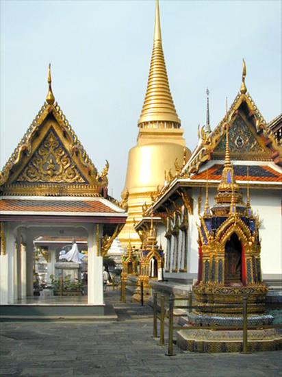 60 The royal palace and the Wat Phra Kaeo, the emerald buddha temple - wat_phra_kaeo_3.jpg