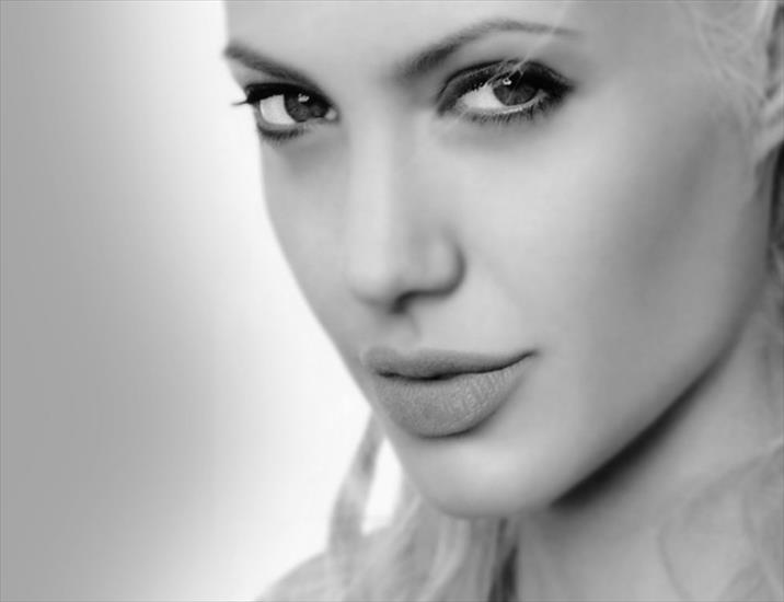 Angelina Jolie - Angelina Jolie - Bw - Full Face - Blond.Jpg