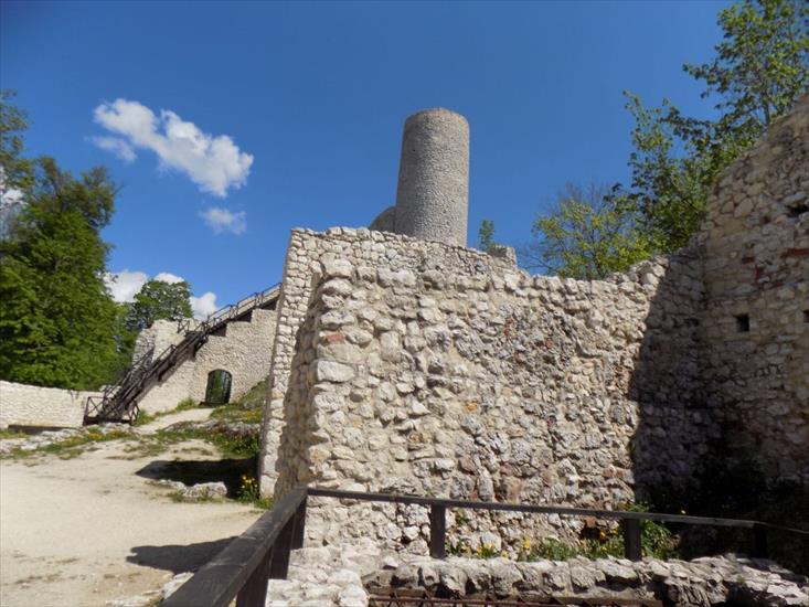 Ruiny zamku Pilcza i okolica - DSCN6167.JPG