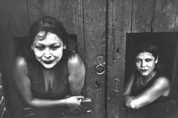 Fotografias de Cartier Bresson - Henri Cartier-Bresson, 1934 Calle Cuauhtemocztin Mexico.jpg