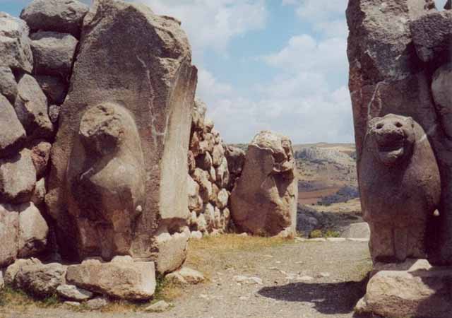 Hittites  Hetyci - Pierwsi Indo-europejczycy, Centralna Anatolia  - Ruins of Hattusa Lions Gate.jpg