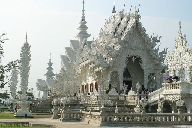 świat ynia Wat Rong Khun - BeautifulTemples-11.jpg