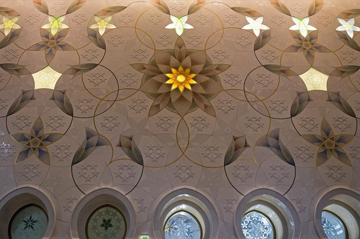 001 - sheikh-zayed-grand-mosque-in-abu-dhabi_15122492608_o.jpg