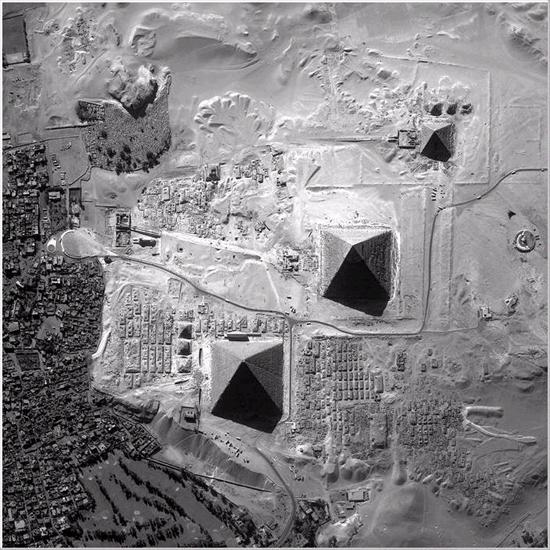 Ciekawostki ze świata starożytnego - Giza - zdjęcie z satelity.gif