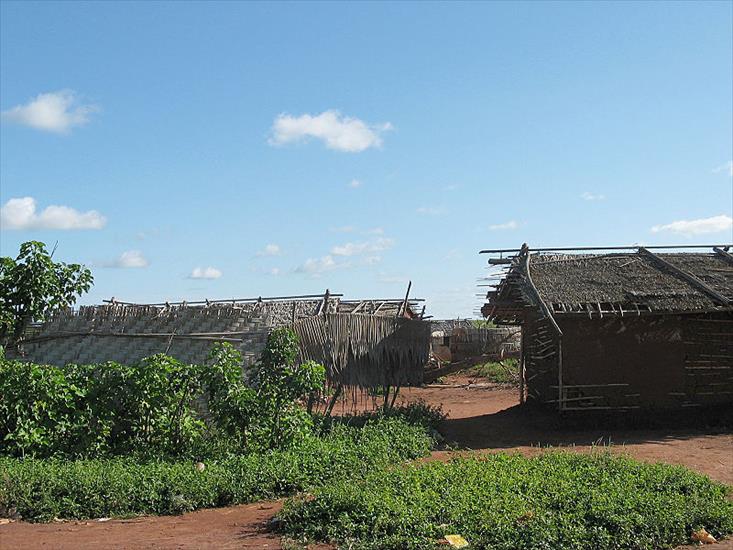 Kamerun - Mobe_house_village.jpg