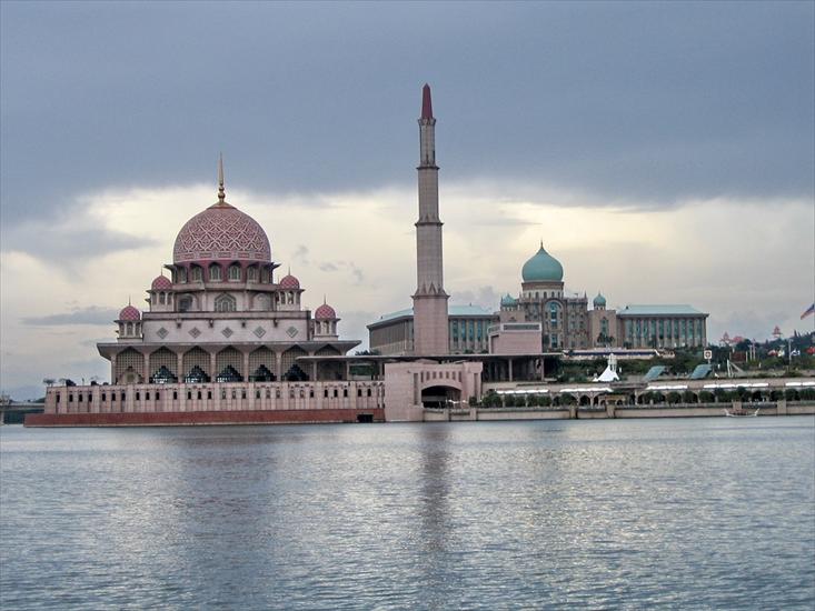 Architektura - Putrajaya Mosque in Malaysia.jpg