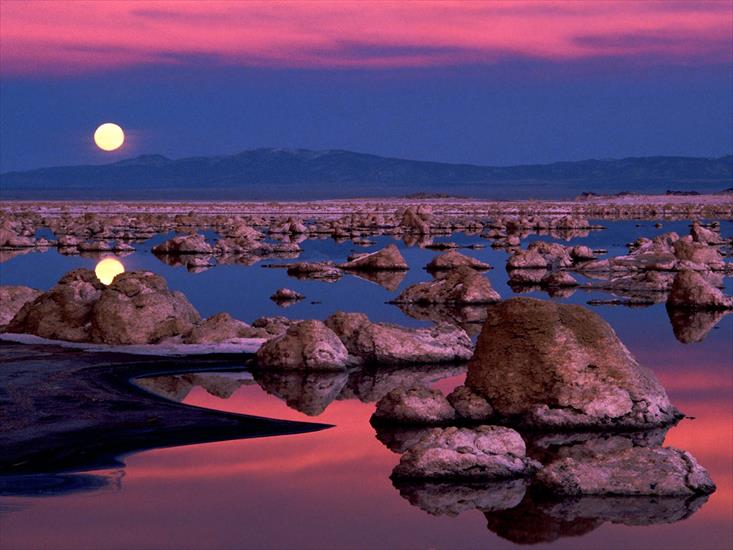 Tapety - Moonrise at Mono Lake, California.jpg