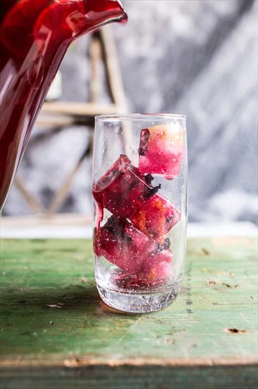 Galeria kawa - Hibiscus, lemongrass, Basil and Honey Sweet Iced Tea.gif