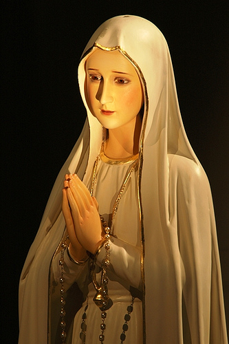 Maryja Panna - Fatima_statue.jpg