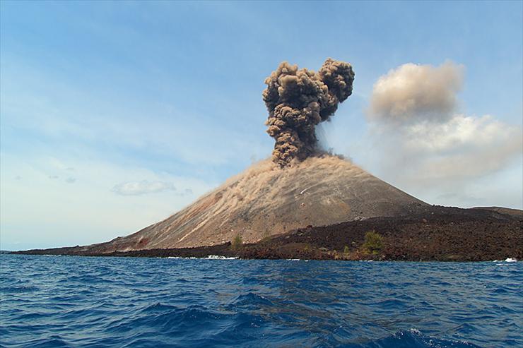 Indonezja - wulkan Krakatau.jpg