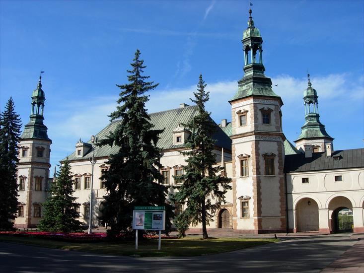 Zamki i pałace-Polskie - kielce_bishops_palace_20051008_1019.jpg