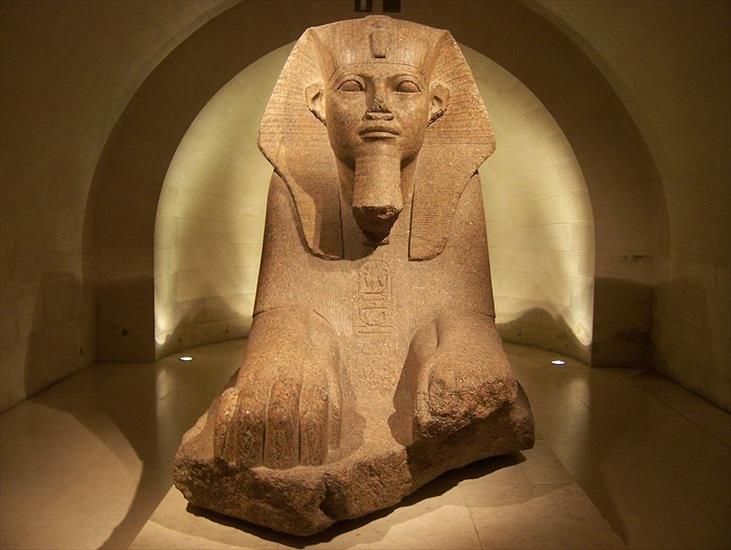LUWR-PARYŻ - 798px-Louvre_sphinx.jpg