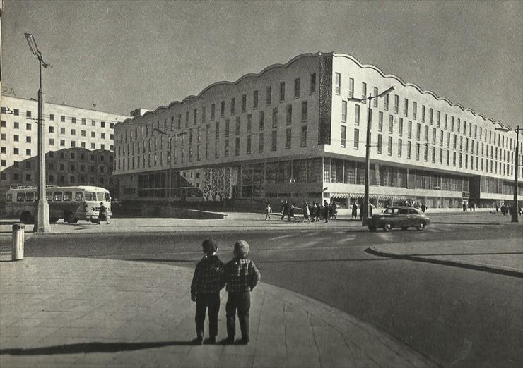 Zdjęcia - Dom Chlopa na placu Powstancow Warszawy. E.Kupiecki 1963.jpg