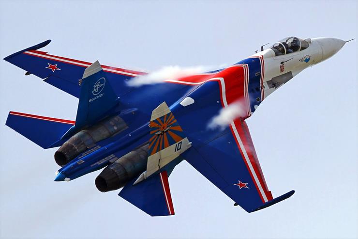 Su-27  radziecko - rosyjski samolot myśliwski p... - Samoloty Su-27 10 rosyjskiego zesp...łu akrobacyjnego Russkije Witjazi.jpg